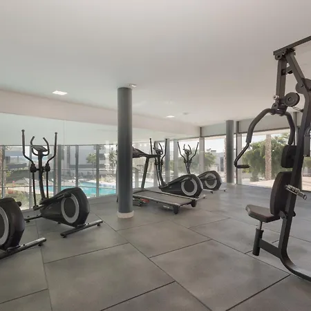 Luxurious 2 Bedroom Close To The In אסטפונה
