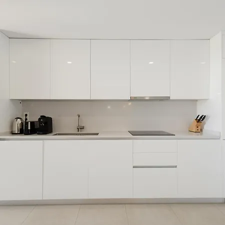 Luxurious 2 Bedroom Close To The In *