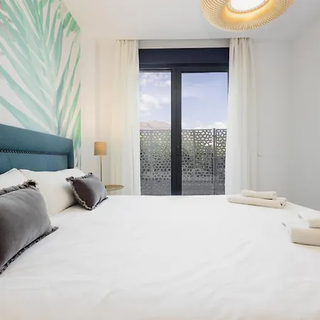 Апартаменти Luxurious 2 Bedroom Close To The In *
