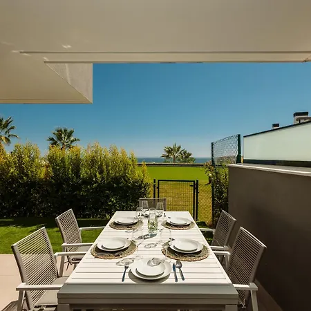 Luxurious 2 Bedroom Close To The In *