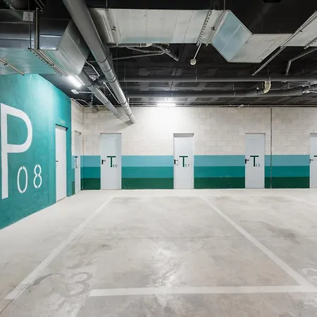 Luxurious 2 Bedroom Close To The In