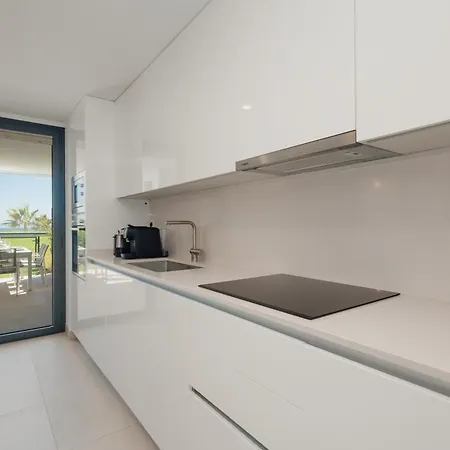 Luxurious 2 Bedroom Close To The In אסטפונה
