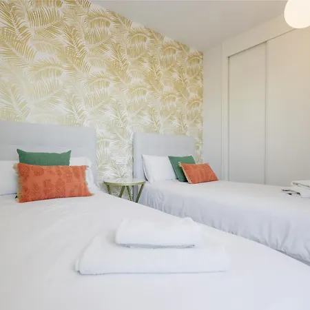 Luxurious 2 Bedroom Close To The In *