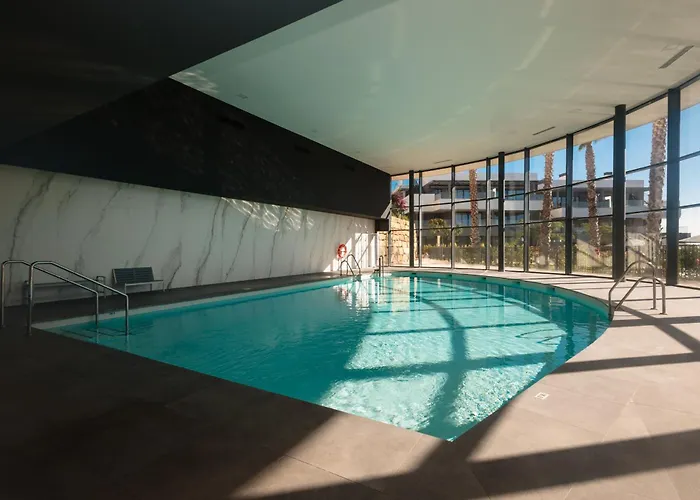 Luxurious 2 Bedroom Close To The In 아파트