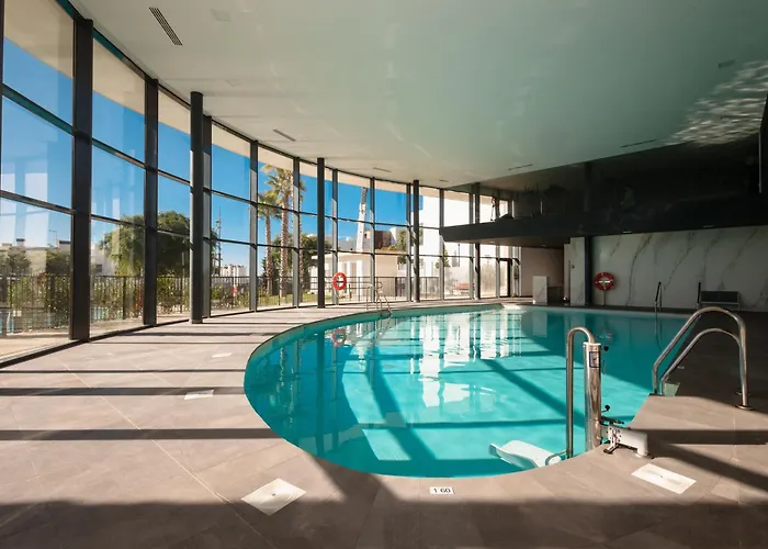 아파트 Luxurious 2 Bedroom Close To The In