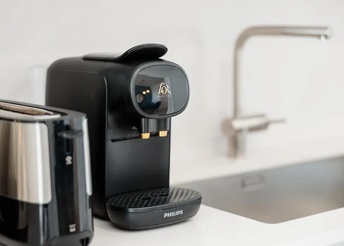 Luxurious 2 Bedroom Close To The In 아파트 에스테포나