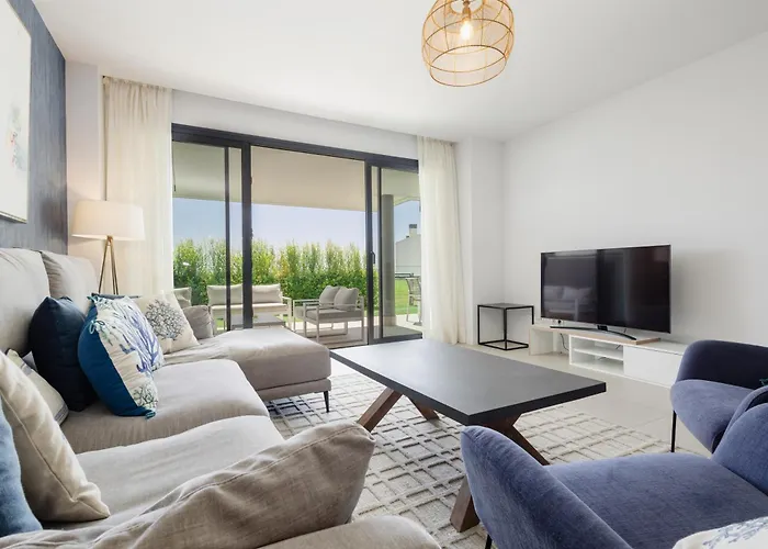 Luxurious 2 Bedroom Close To The In 아파트