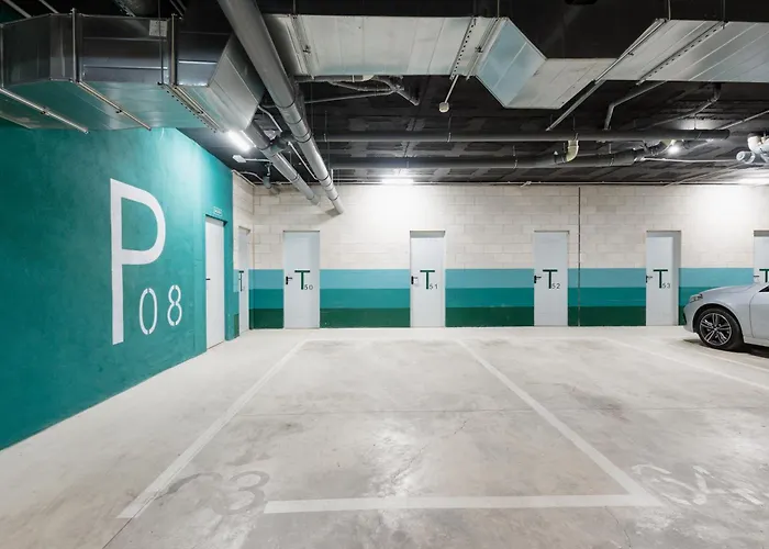 Luxurious 2 Bedroom Close To The In