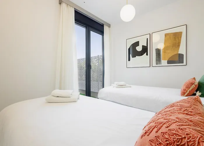 아파트 Luxurious 2 Bedroom Close To The In *