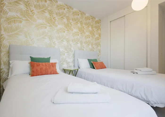 Luxurious 2 Bedroom Close To The In *