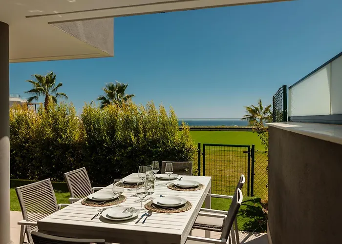 아파트 Luxurious 2 Bedroom Close To The In