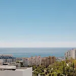 アパート Luxurious 2 Bedroom Close To The In エステポナ