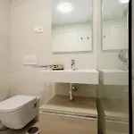 アパート Luxurious 2 Bedroom Close To The In エステポナ