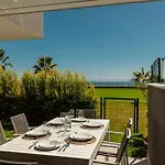 アパート Luxurious 2 Bedroom Close To The In