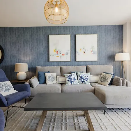 アパート Luxurious 2 Bedroom Close To The In *