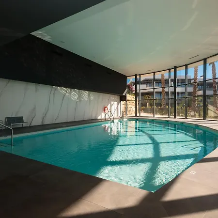 Luxurious 2 Bedroom Close To The In 公寓