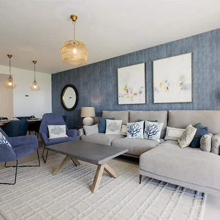 Luxurious 2 Bedroom Close To The In 公寓 *